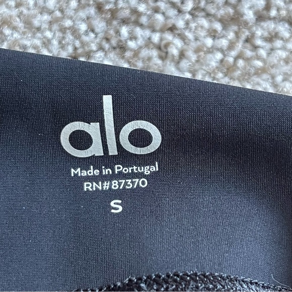 alo Yoga High Waist Ripped Warrior Sz S/24" In Black - Picture 6 of 6